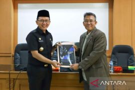 Pemkab Bekasi lindungi 75.903 buruh petani dan pekerja rentan melalui BPJAMSOSTEK