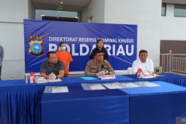 Mantan pegawai Bank CIMB Niaga Pekanbaru tipu nasabah Rp6,79 miliar, ditangkap saat hamil