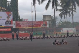 Siraman air kembang warnai pembukaan Diktukba Polda Sulut