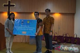 OSIS Elyon Christian School salurkan bantuan hasil jualan "merchandise"