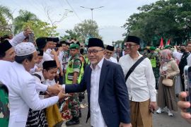 Mendag Zulhas lompat parit, pesan ojek dan jalan kaki demi ke lokasi Harlah Seabad NU