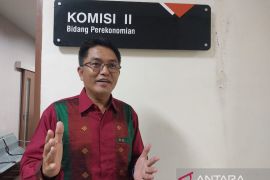 Dispar NTB memperkirakan 25.000 warga ramaikan Bau Nyale di Mandalika