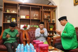 Plt Ketum PPP kunjungi Ponpes Sukamah Tasikmalaya