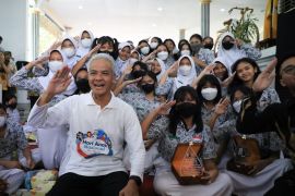 Ganjar ajari ratusan pelajar SMP kebinekaan dan Pancasila