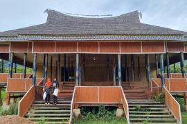 Kantor Bahasa rancang kamus bahasa daerah dari suku Moronene Bombana