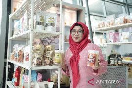 Tinafam produksi kue semprong legend, produk unggulan mitra binaan PT Timah Tbk