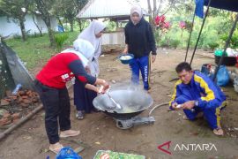 Dinas Sosial Nagan Raya dirikan dapur umum dukung pencarian korban longsor
