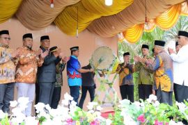 Bupati Labura ajak generasi muda gemar baca Al Quran