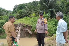 Jembatan putus, akses pendidikan dan kesehatan warga di Paser terganggu