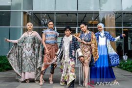 Perancang Banjarmasin tampilkan kain khas Sasirangan di TMII