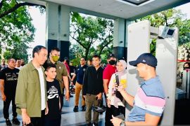 Pelajar SD kejar Presiden Jokowi hingga 1 km untuk foto bersama