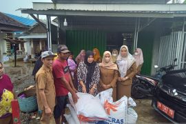 PKK Balangan salurkan beras bantuan bagi korban banjir