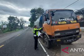 Seorang pelajar tewas tergilas truk di Jalan Lintas Bukittinggi-Payakumbuh