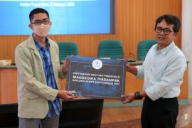 UGM bantu biaya pendidikan mahasiswa asal Cianjur yang orang tuanya terdampak gempa