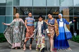 Kalsel kemarin, sekolah gratis hingga sasirangan "Nada Bumi" di Jakarta