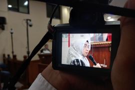 Karomani: Yang lain mahal, ibu dosen jadi 100 saja