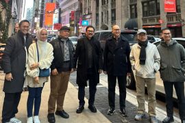 Catatan Ilham Bintang -Ngopi bareng Dubes Rosan di Kafe 'Bang Maman'New York