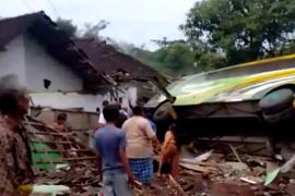 Bus pariwisata terguling di Prigen Pasuruan