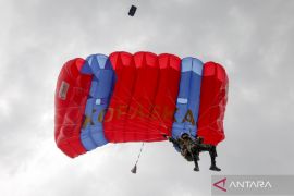 Latihan terjun payung Kopaska