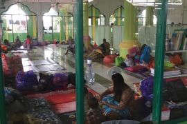 1.869 jiwa mengungsi akibat banjir di Makassar