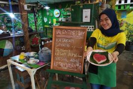 Inovasi Kedai Ketan Punel rayakan valentine