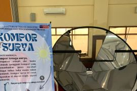 Mahasiswa UMM membuat kompor surya untuk korban gempa di Turki