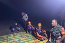 Basarnas cari bocah tenggelam saat main pasir Sungai Batang Hari