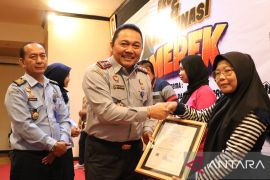 Kakanwil Kemenkumham serahkan sertifikat merek kepada pelaku usaha