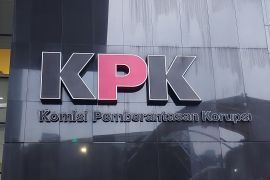 Komisi Pemberantasan Korupsi periksa mantan Gubernur Aceh Irwandi Yusuf