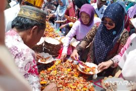 200 kilogram boga bahari disajikan bagi 400 pengunjung  Festival Seafood