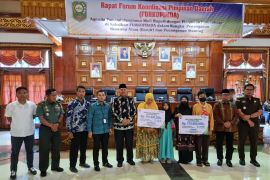 Ahli waris dua honorer Disdukcapil Siak dapatkan santunan Rp293,5 juta