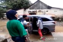 Polisi selidiki penyebab bayi meninggal dalam mobil saat disusui ibunya