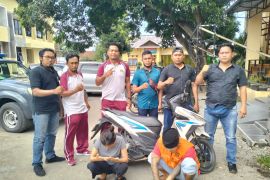 Alasan mau beli nasi, sepasang kekasih di Sumbawa ini bawa kabur motor dan digadaikan Rp2 juta