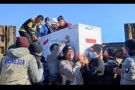 Tim Medis Unhas bangun tenda darurat di Turki