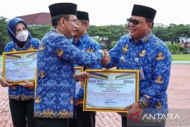 Pemkab Bekasi beri penghargaan kepada ASN berprestasi 2022