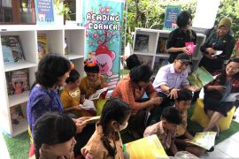 BUMN bangun pojok baca di sekolah dasar Kuta