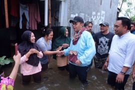 Pemkot Makassar kerahkan alat berat untuk mengeruk sungai atasi banjir