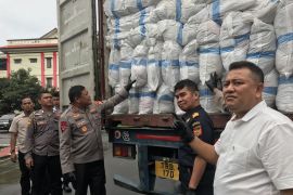 Polda periksa tiga orang terkait kasus kontainer barang bekas