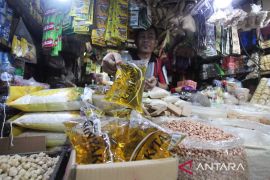 Pedagang Pasar Wonokromo sebut stok "MinyakKita" aman