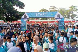 2.000 lebih peserta jalan sehat meriahkan 25 Tahun BUMN di Toboali