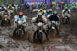 Ketika ojek gunung bersilaturahim lewat balapan