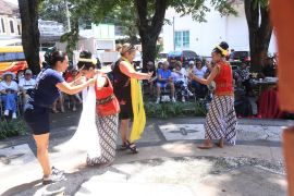 Puluhan  wisman telusuri pesona budaya dan sejarah Kota Probolinggo