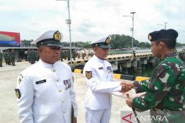 Lanal Kendari gelar upacara penghormatan 2 prajurit purna tugas