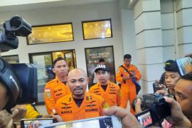 Tim evakuasi dirikan tenda darurat untuk Kapolda Jambi dan korban lain