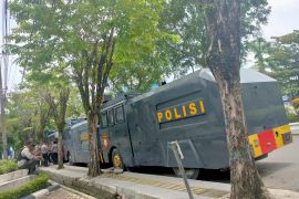 Kriminal Kalsel kemarin, warga Tabalong terlibat pengeroyokan hingga amankan "Rumah Banjar"