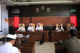 Bupati Klungkung minta penanganan anjing rabies masuk aturan desa