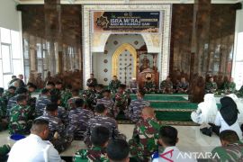 Danlanal Kendari harap Isra Mi'raj bentuk prajurit tangguh dan beriman