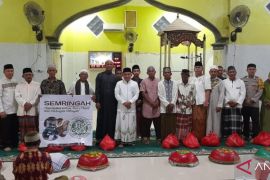 Wali Kota Pangkalpinang dan BKPRMI Salurkan Bantuan untuk Guru Ngaji