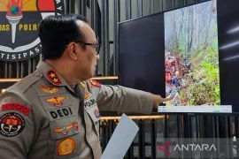 Polri tegaskan Helikopter Kapolda Jambi mendarat darurat bukan jatuh