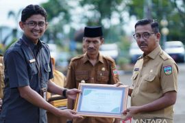 Bupati Khairunas: prestasi tak berarti jika masyarakat tak terlayani dengan baik